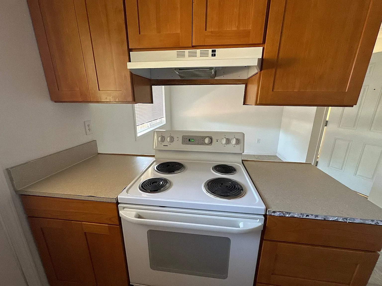 2 bed, 750 sqft, $1,600 — Photo 3