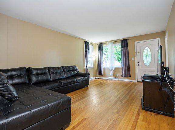 3rd image of 304 48th Ave