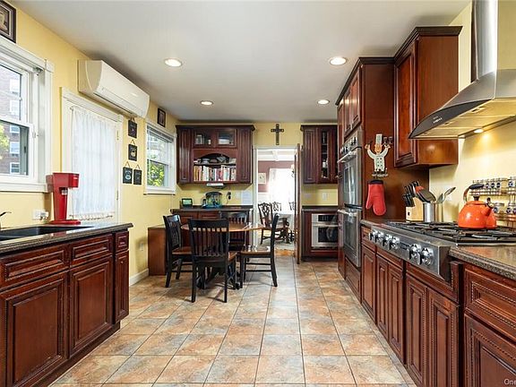 5th image of 410 Gramatan Ave