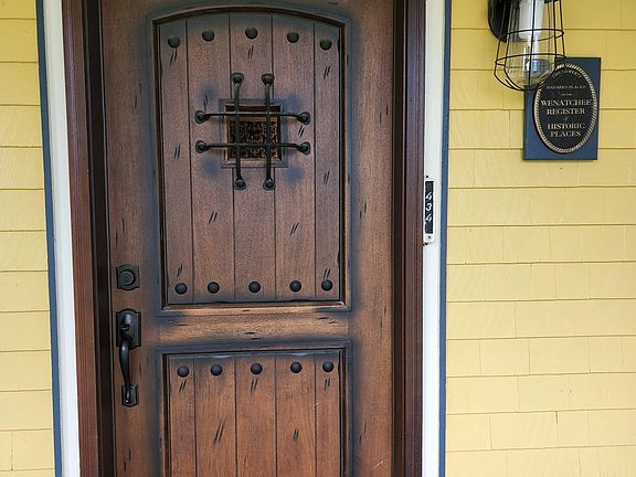 Front Door with Historic Registry plaque