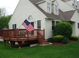 6 Merrimack Meadows Ln, Tewksbury, MA 01876