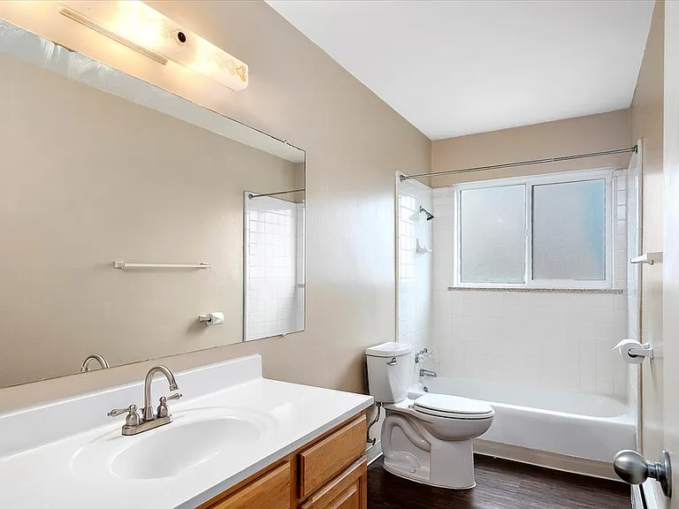 1139 N York St #101 — Photo 5