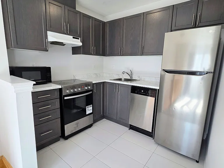 9 Waterleaf Rd #COACH HOUSE — Photo 1