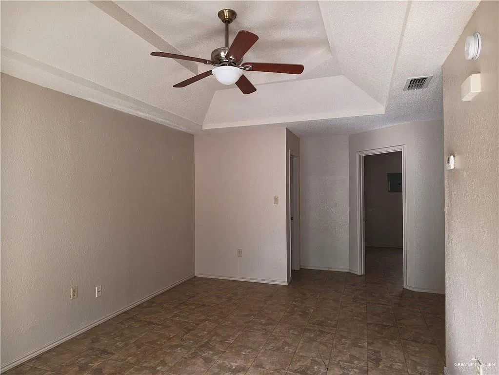 1 bed, 1.0 bath, 700 sqft, $700 — Photo 3