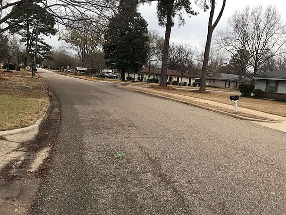 5th image of 701 Dubuque Dr