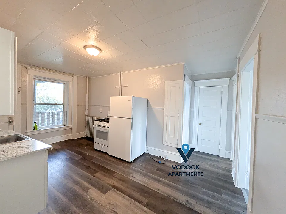 214 Pine St #3R