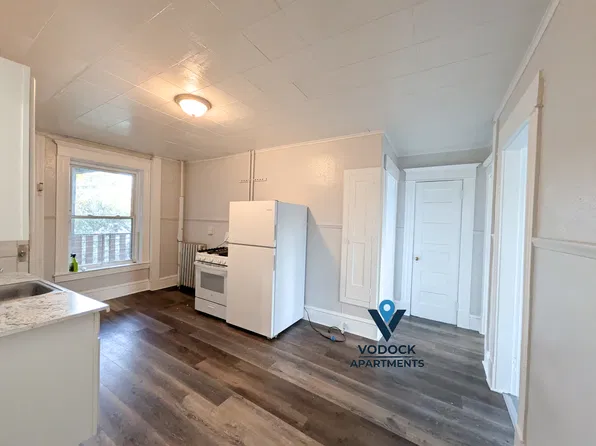 214 Pine St, Holyoke, MA