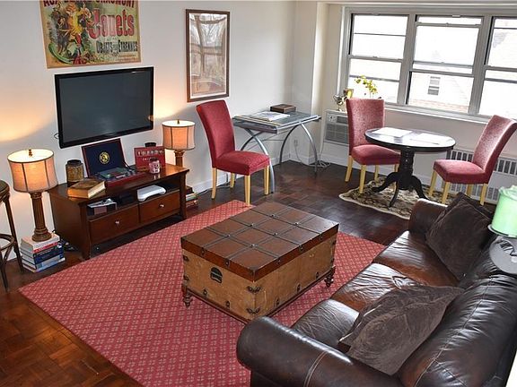 3rd image of 33 Barker Ave APT 4K