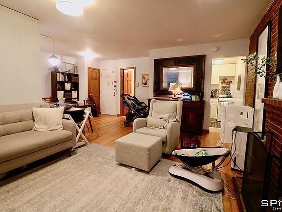 3rd image of 133 W 74th St APT B