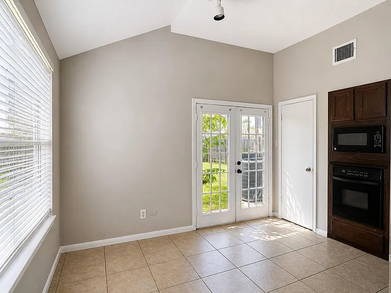7142 River Garden Dr — Photo 17