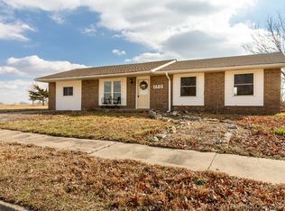 1520 NE 3rd St, Pryor, OK 74361