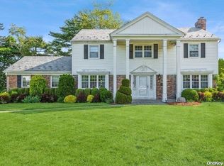 35 Blakelock Rd, Manhasset, NY 11030