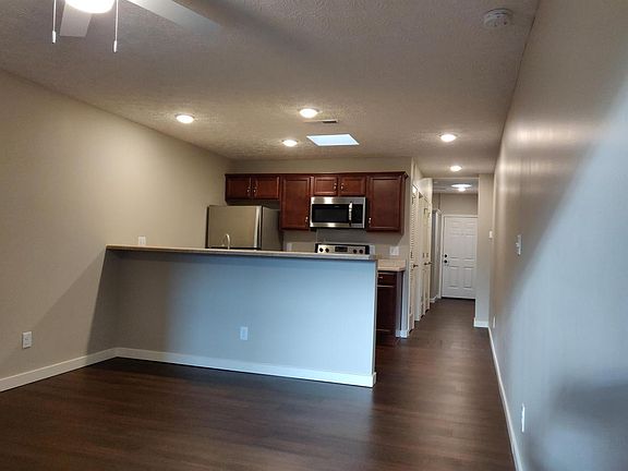 2nd image of 103 N 6th St APT D-103n6