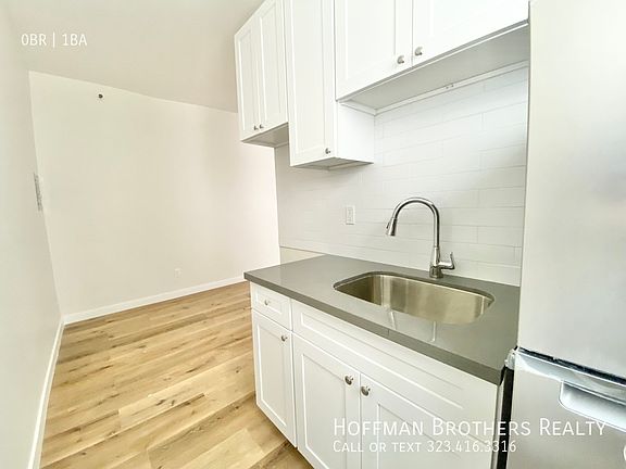 3rd image of 915 S Kenmore Ave #100