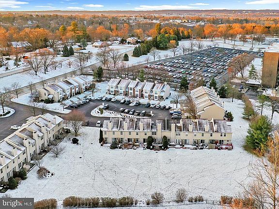 2nd image of 126 Teakwood Ct