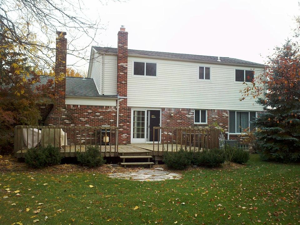 nice yard with big deck