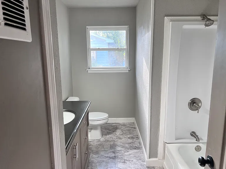 1107 Wilson St — Photo 36