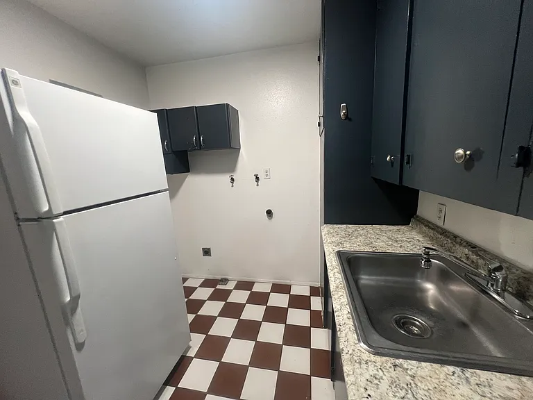 115 N Main Ave #4 — Photo 4