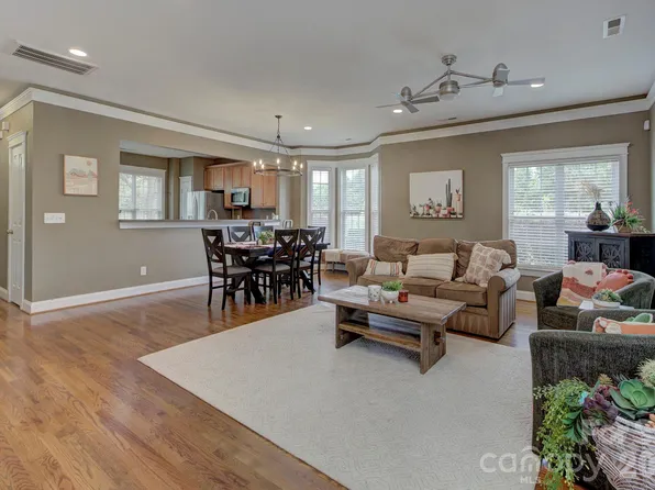 903 White Point Dr, Huntersville, NC 28078