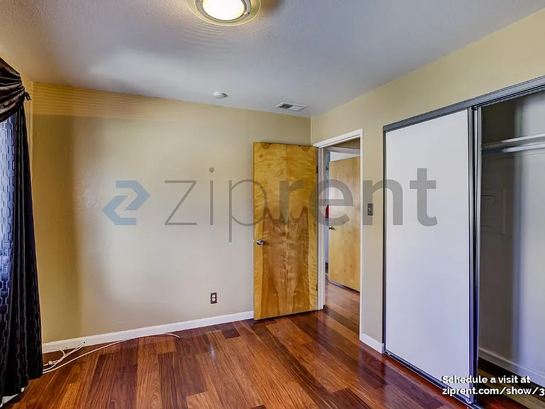 3421 25th St #7 — Photo 4