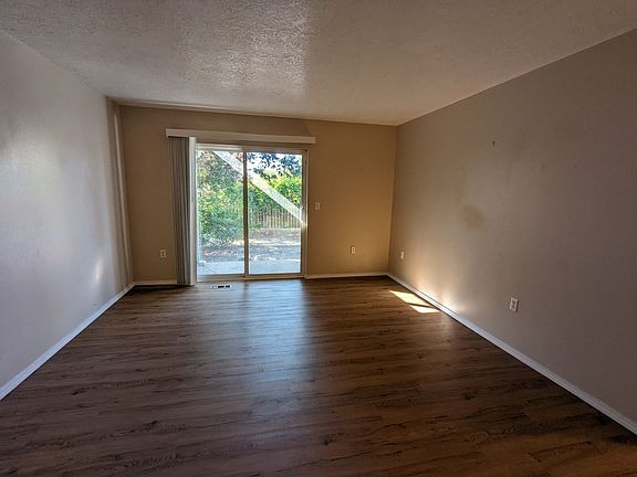 5th image of 364 Morningside Dr APT 1
