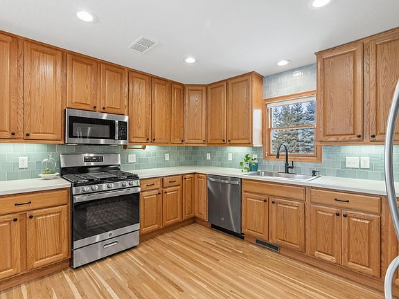 4th image of 14858 Oakland Beach Ave SE
