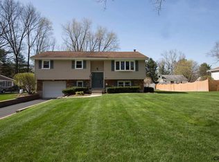 34 Fredericks Rd, Glenville, NY 12302