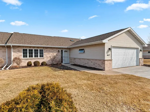 1617 Twin Lakes Cir, Green Bay, WI 54311