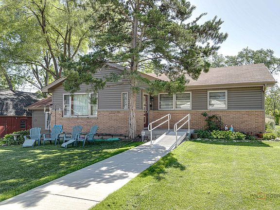 3rd image of 134 Woodlawn Dr