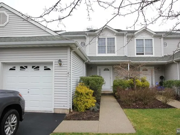 41 Foxwood Sq N, Old Tappan, NJ 07675