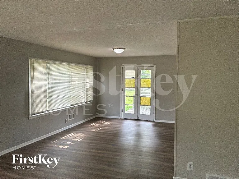 10817 E 19th Ter S — Photo 2