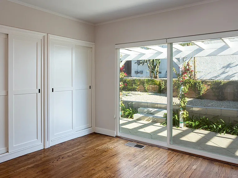 908 Hyperion Ave — Photo 17