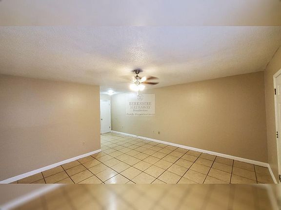 2nd image of 405 W Myrtle St APT 3
