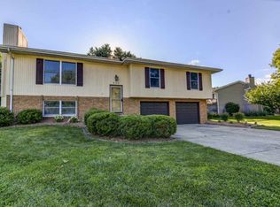 805 Freemans Farm Dr, Springfield, IL 62704