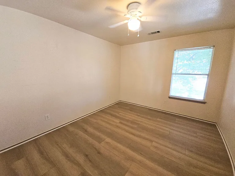 10945 Hawks Landing Rd — Photo 21
