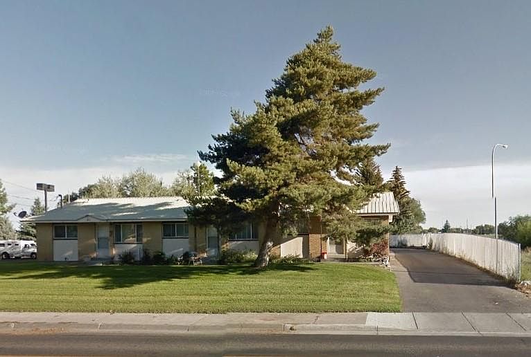 1st image of 871 1st St