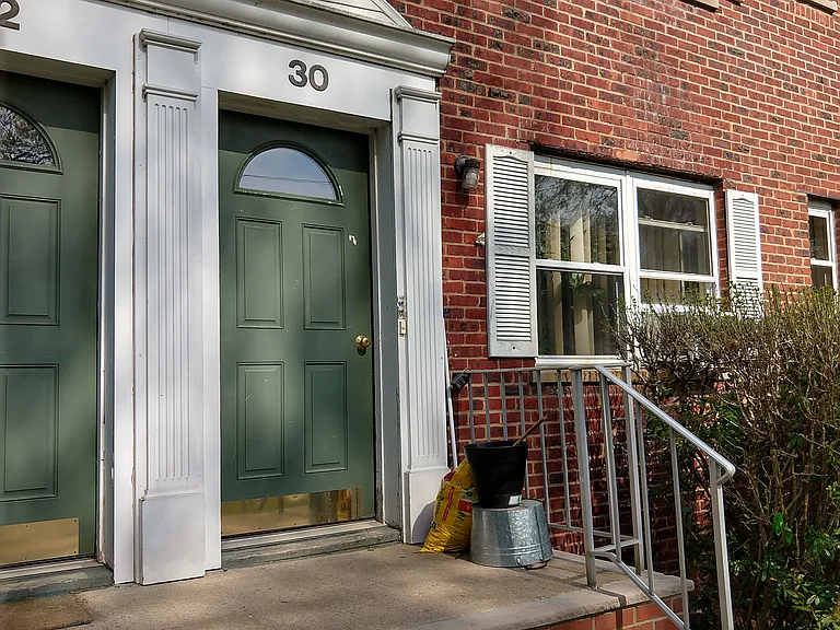 30B Carolyn Ter — Photo 2