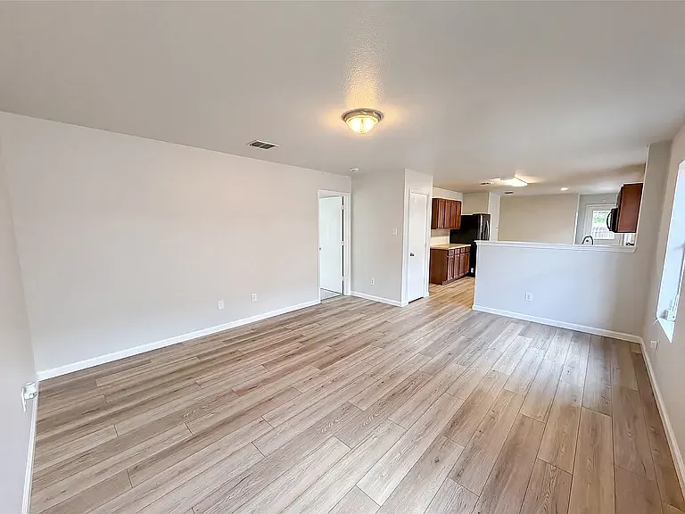 4 bed, 1609 sqft, $2,200 — Photo 2