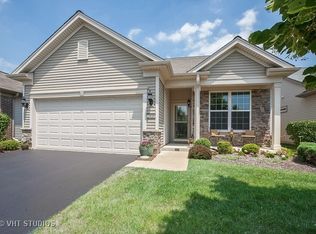 2820 Beacon Point Cir, Elgin, IL 60124