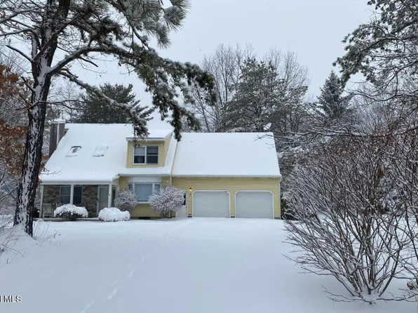 12 Forest Drive, Voorheesville, NY 12186