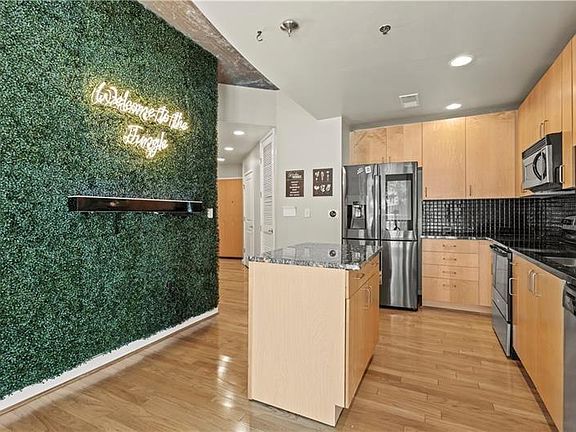 4th image of 250 Pharr Rd #208