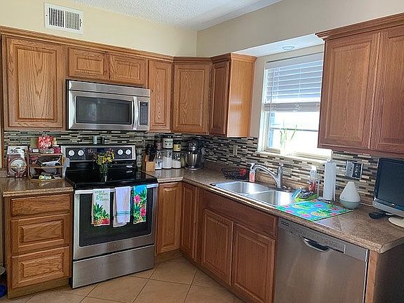 4th image of 9448 Goddard St