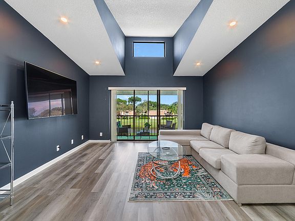 5th image of 1108 Green Pine Boulevard #H3