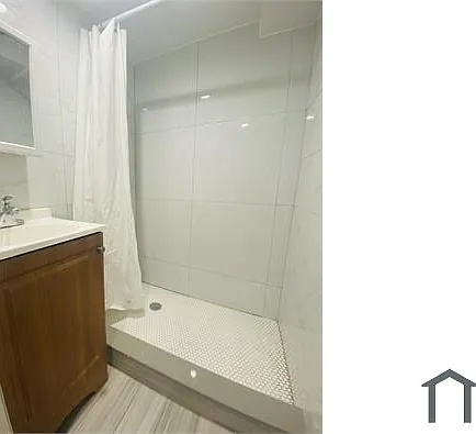 1660 Hering Ave — Photo 1