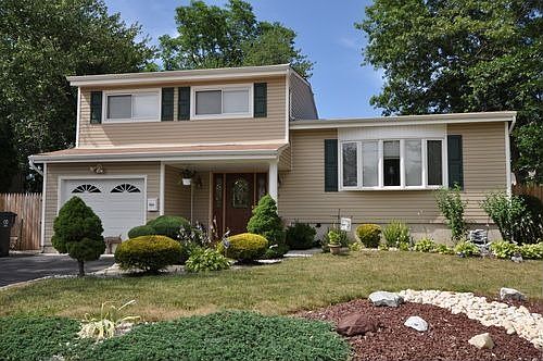 2nd image of 36 Louis St