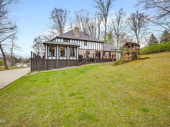 2nd image of 2506 Beechwood Dr