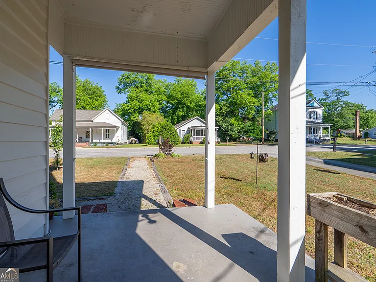 243 Boulevard #B — Photo 4