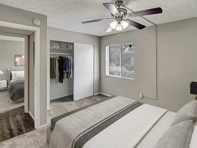 Shoreline Pointe Apartments — Photo 14
