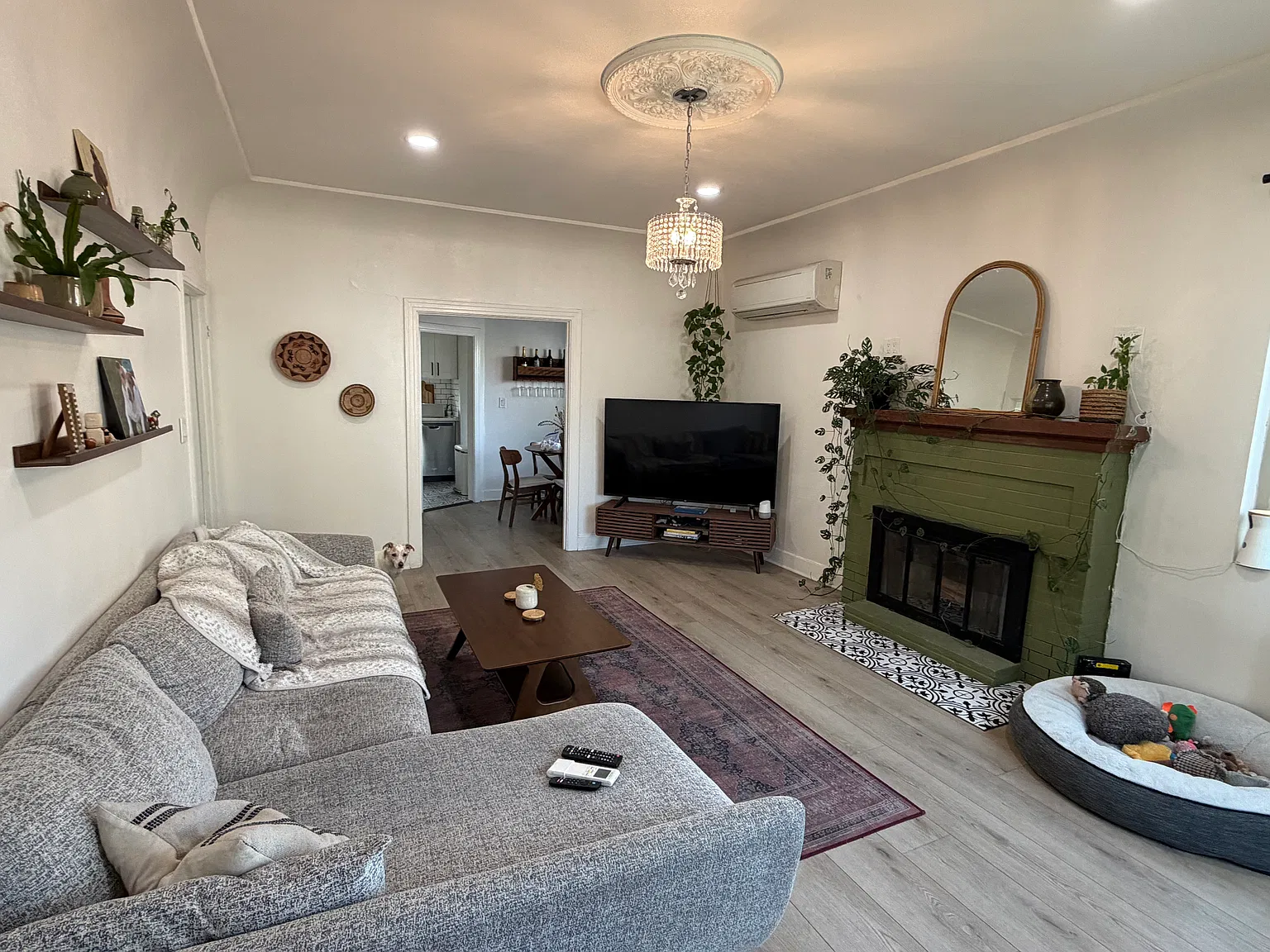 2 bed, 950 sqft, $3,449 — Photo 2