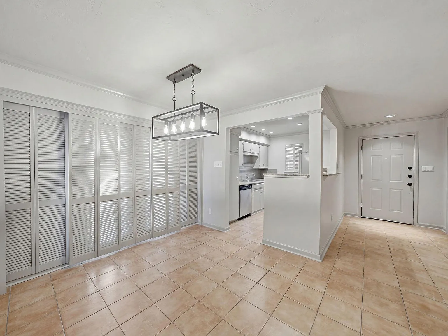 1 bed, 1.0 bath, 728 sqft, $1,250 — Photo 3